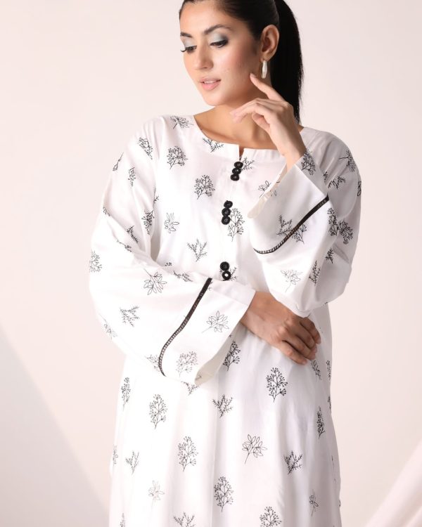 2pcs Flower Printed Stitched Suit Stone Winter Linen Suit Winter Collection (white)